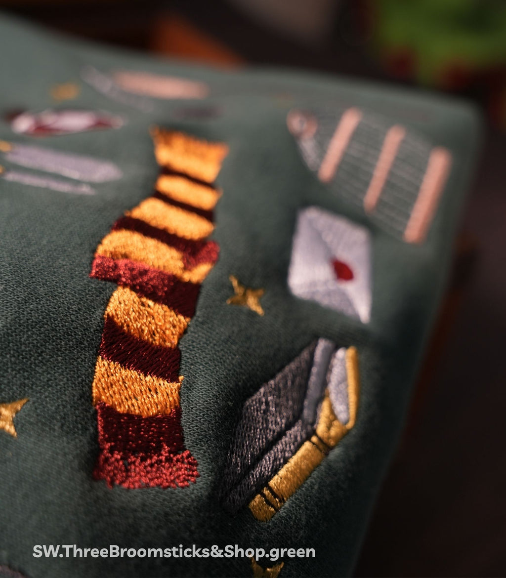 Harry's Magic Gift Set – Chest 8 Pieces (Teal Blue Robe, Wand, Large Pencil Bag, 2 Spell Books)