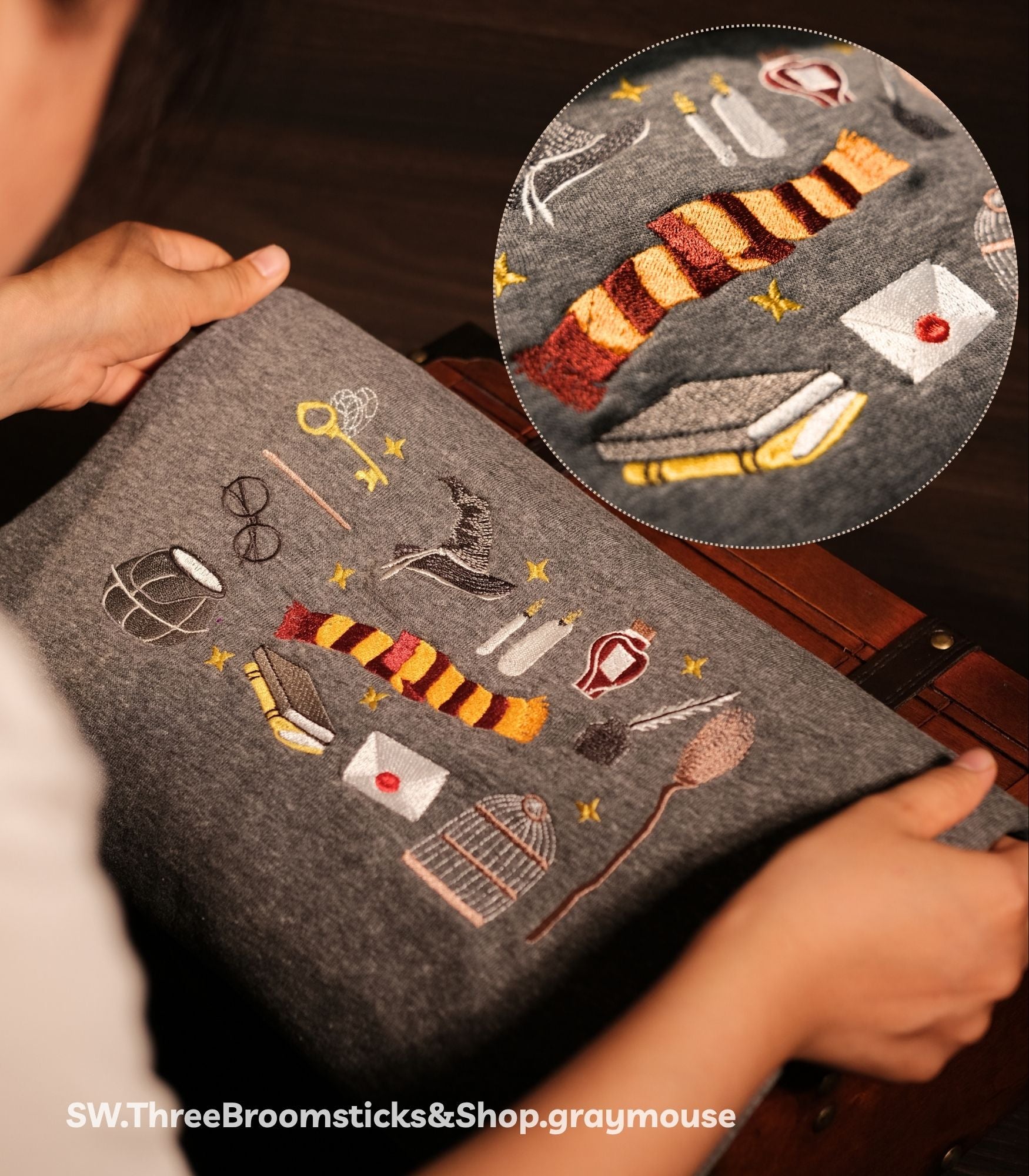 Harry's Magic Gift Set – Chest 8 Pieces (Grey sweater, Wand, Large Pencil Bag, 2 Spell Books)