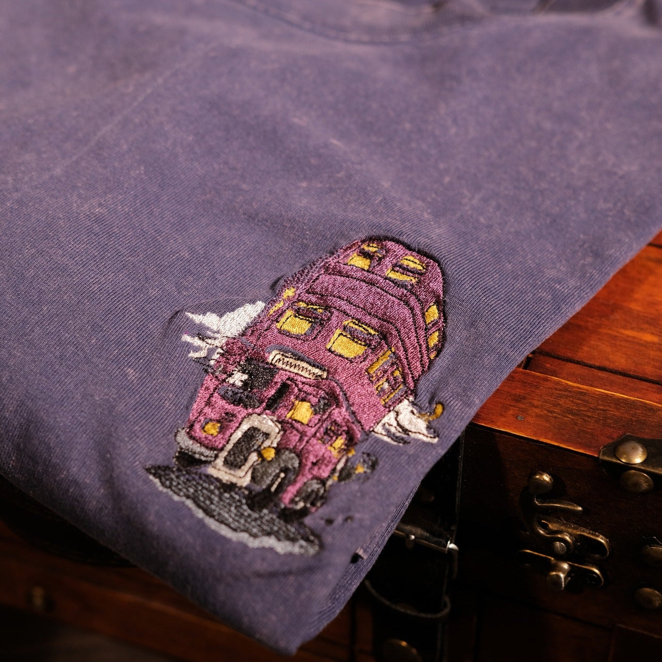 Knight Bus T-shirt - Purple 100% tie-dyed cotton