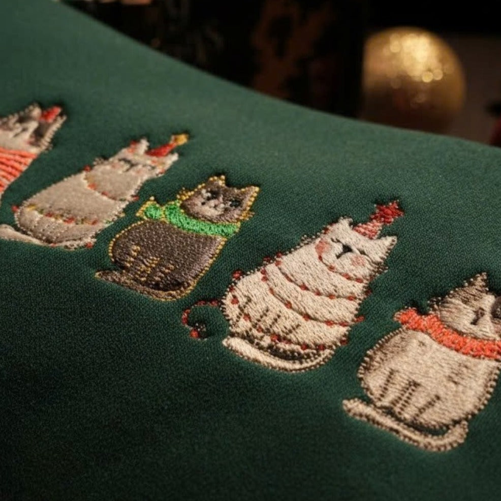 Áo sweater ngũ mèo Giáng Sinh, tặng hình thêu trên tay áo