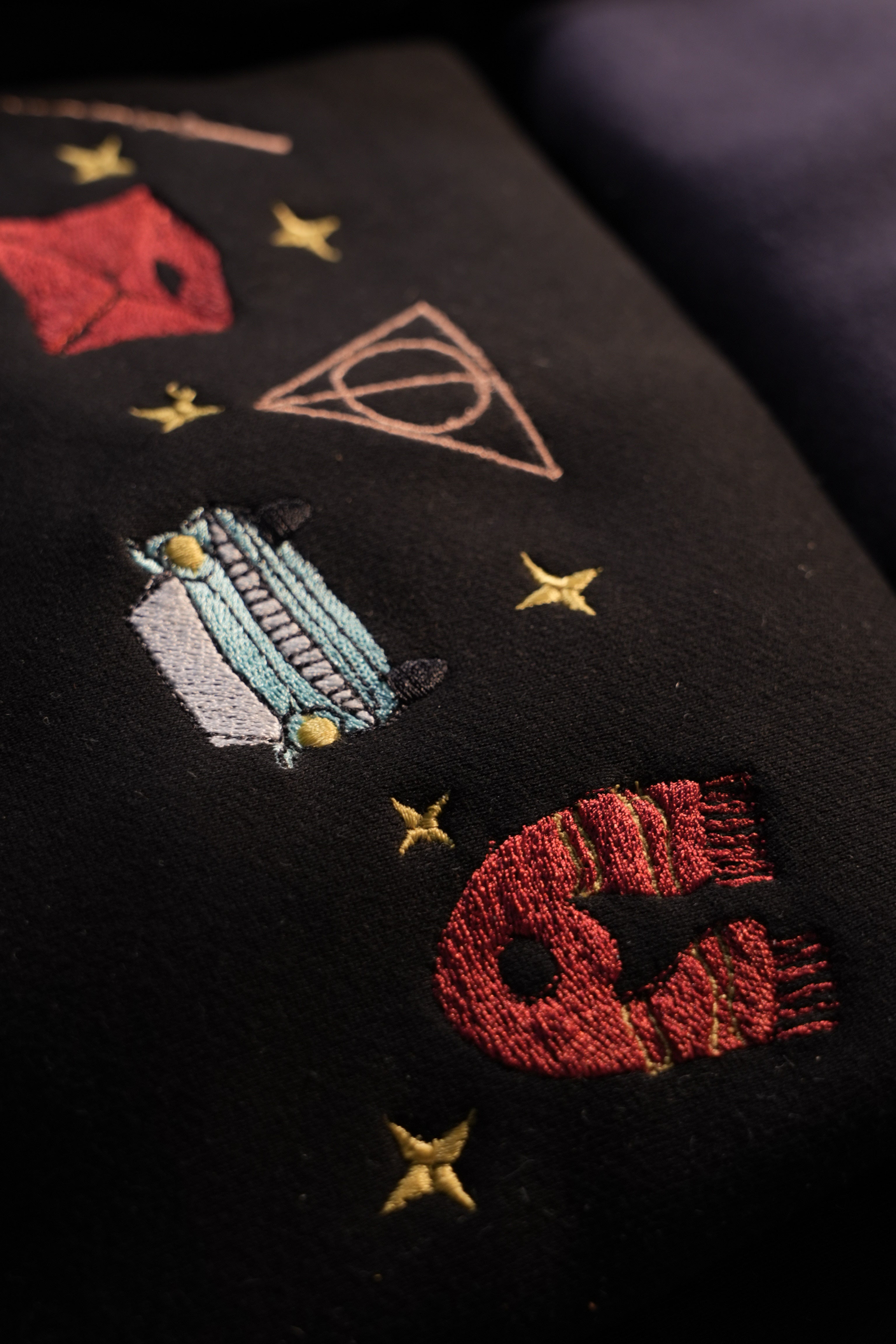 Magic Gift Set – Lion House Sweater 3 Pieces (Black Sweater + Wand)