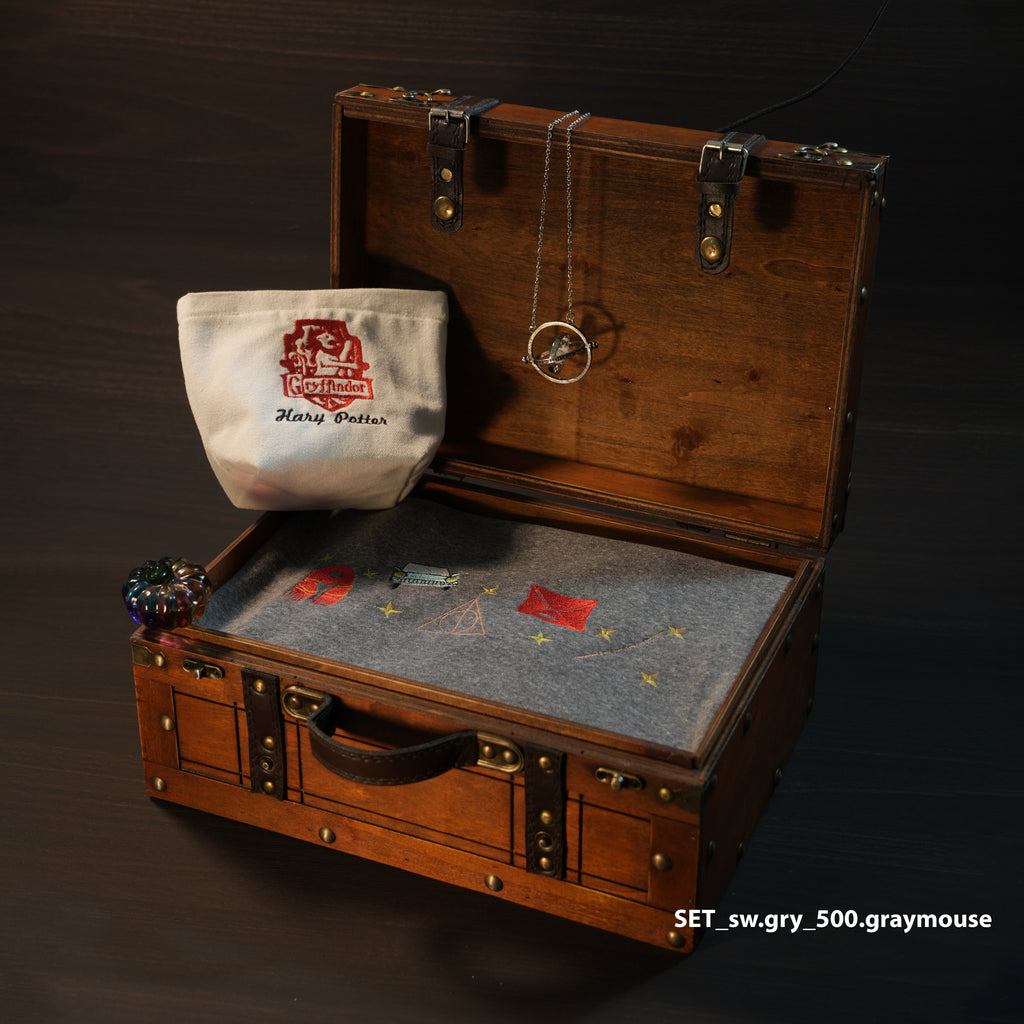 Magic Gift Set – Lion House Sweater 4 pieces (Gray Mouse Sweater + Pencil Bag + Magic Secret)