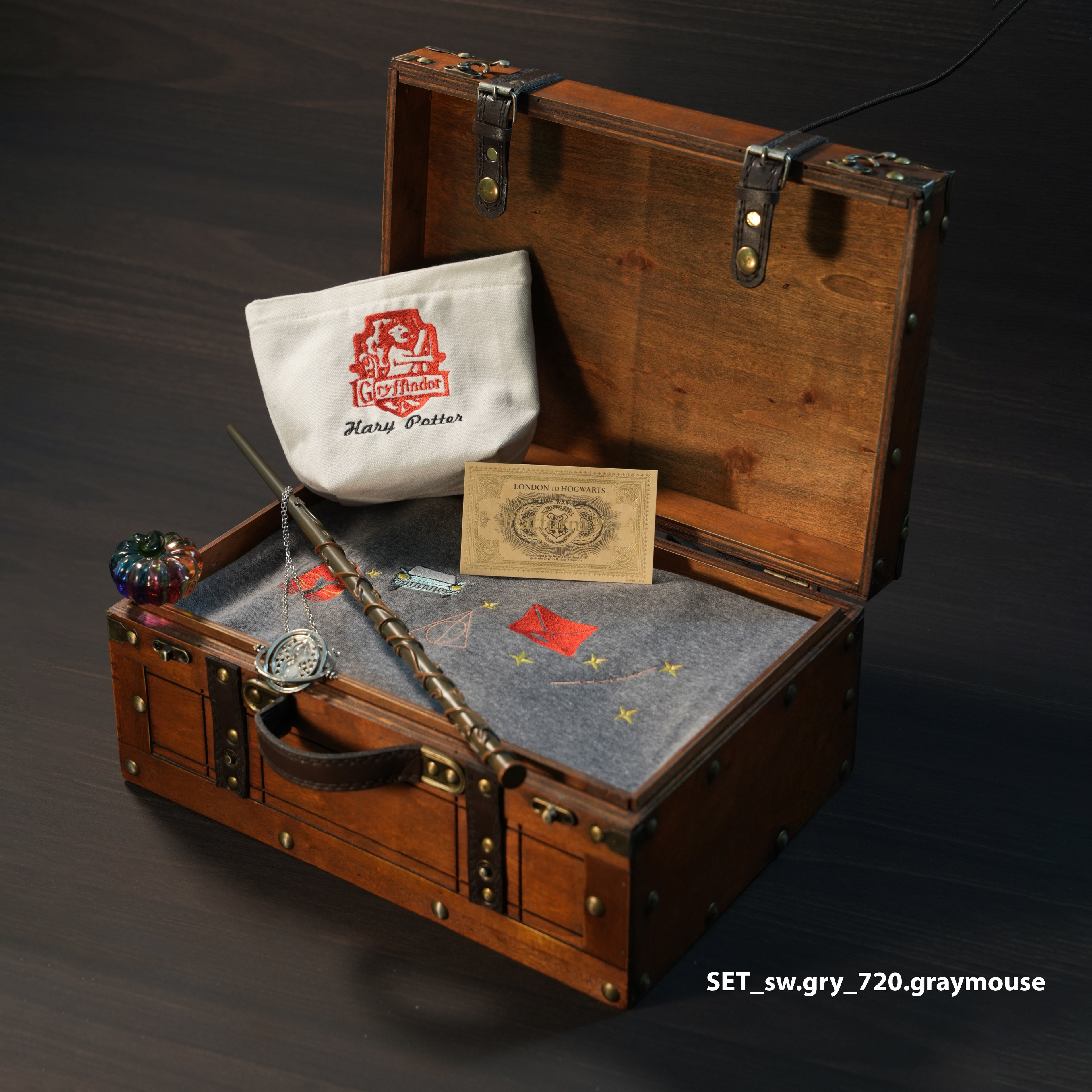 Magic Gift Set – Lion House Sweater 6 Pieces (Gray Sweater + Wand + Glass Pumpkin + Mini Bag)