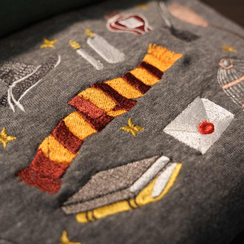 Harry's Magic Gift Set – Chest 11 Piece (Grey Sweater + Wand + Large Pencil Bag, 2 Spell Books, Small Sly Bag)