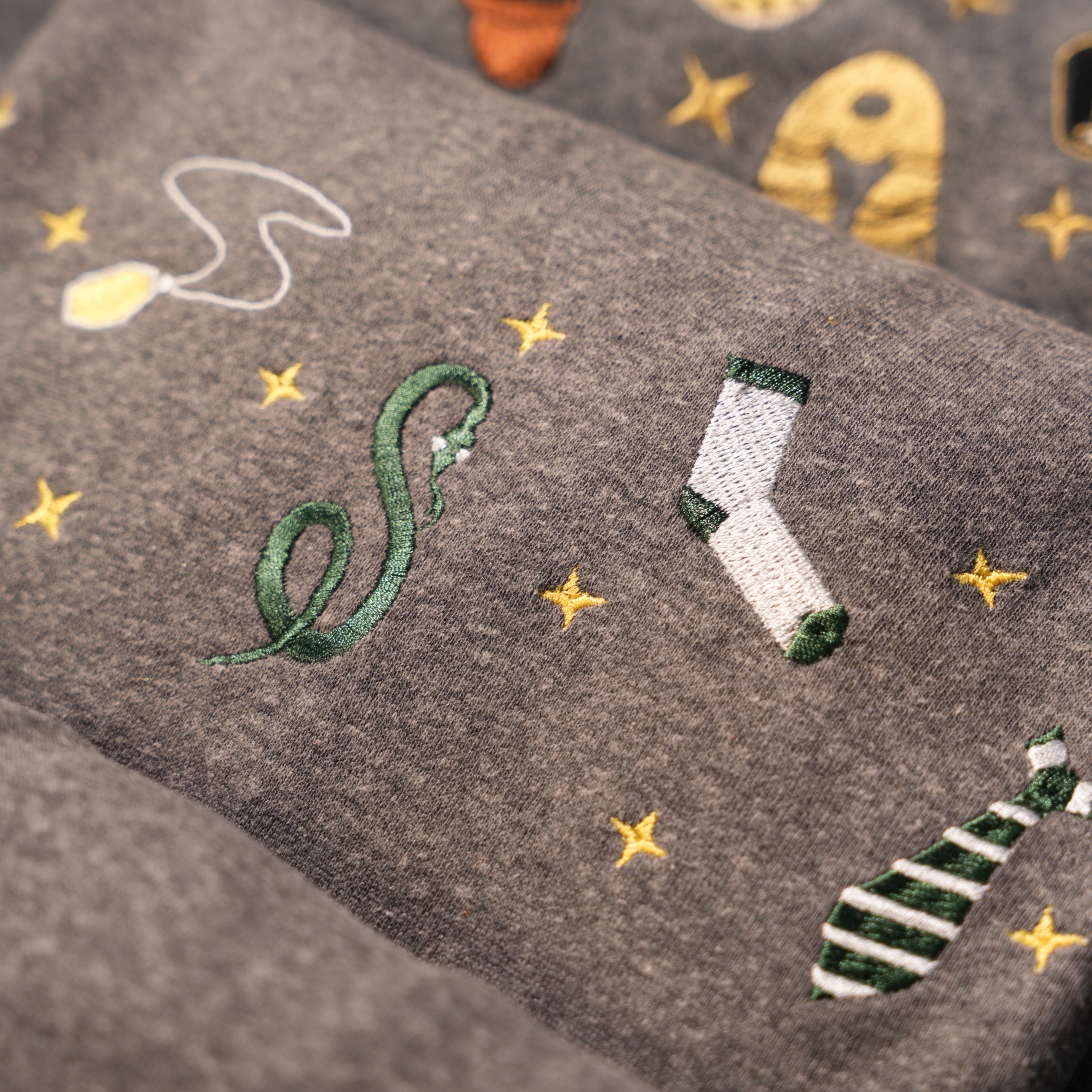 Magic Gift Set – Snake House Sweater 3 Pieces (Gray Mouse Sweater + Wand)