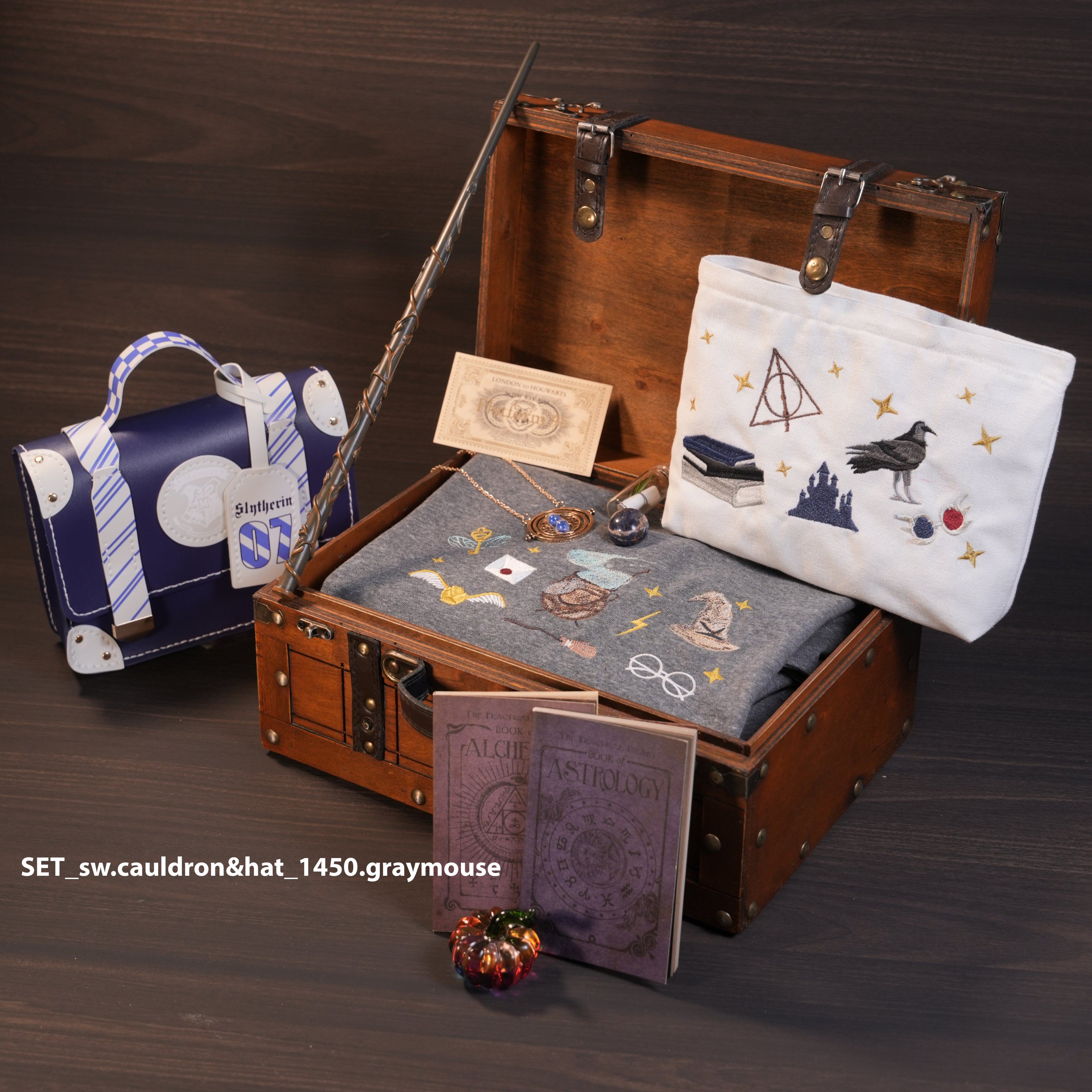 Magic Gift Set – Cauldron &amp; Hat 11 Piece (Gray Mouse Sweater, Wand, Large Pencil Bag, 2 Spell Books, Small Sly Bag