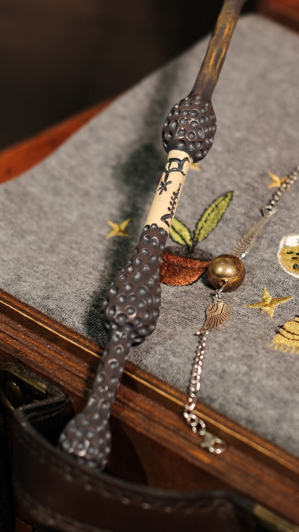 Magic Gift Set – 10-Piece Mezzanine Sweater (Gray Sweater + Wand + Glass Pumpkin + Mini Bag + Spell Book + Handbag)