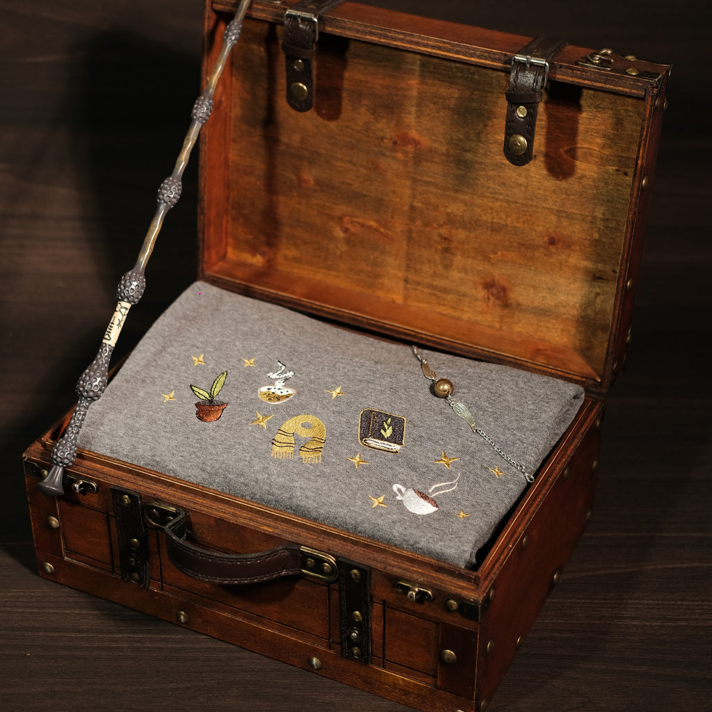 Magic Gift Set – Badger House Sweater 3 Pieces (Gray Mouse Sweater + Wand)