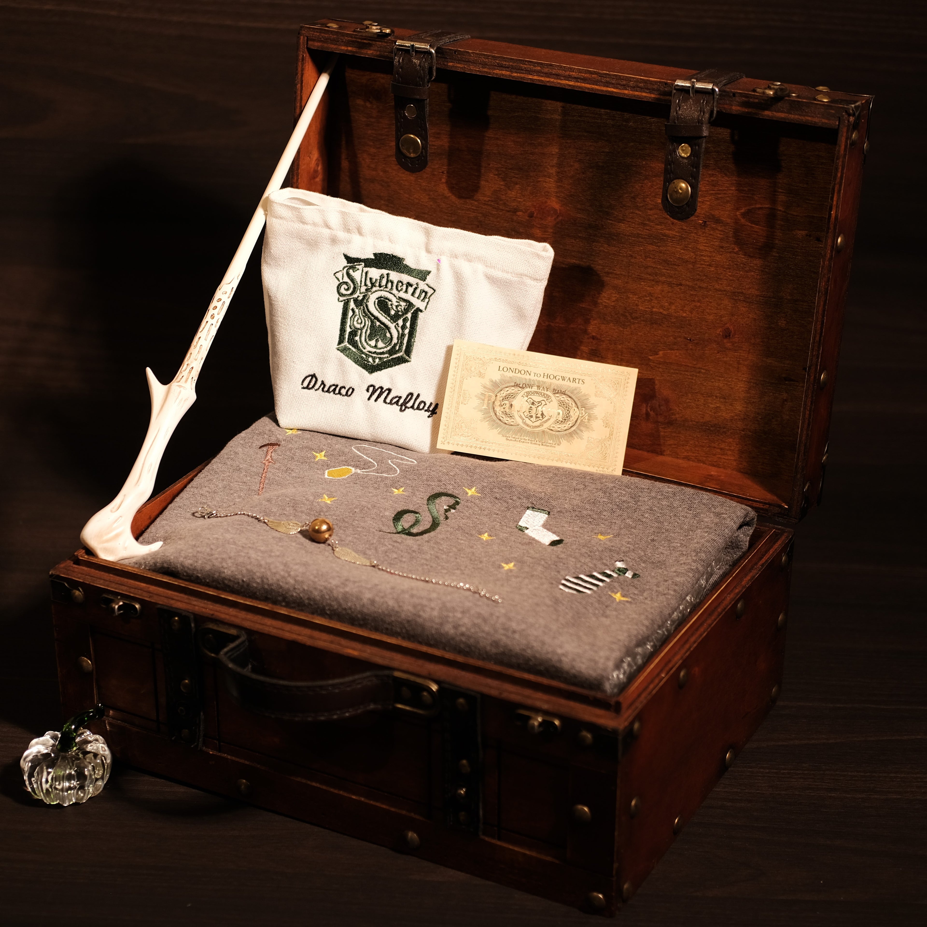 Magic Gift Set – Snake House Sweater 6 Pieces (Gray Sweater + Wand + Glass Pumpkin + Mini Bag)