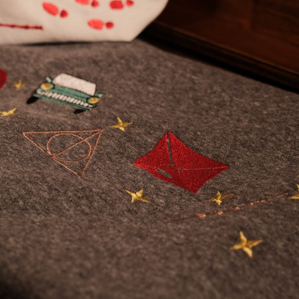 Magic Gift Set – Lion House Sweater 8 pieces (Gray Sweater + Wand + Glass Pumpkin + Magic Book + Mini Bag)