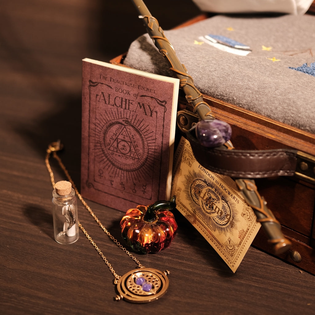 Magic Gift Set – Bird House 10 pieces (Gray Sweater + Wand + Glass Pumpkin + Mini Bag + Handbag + Spell Book))