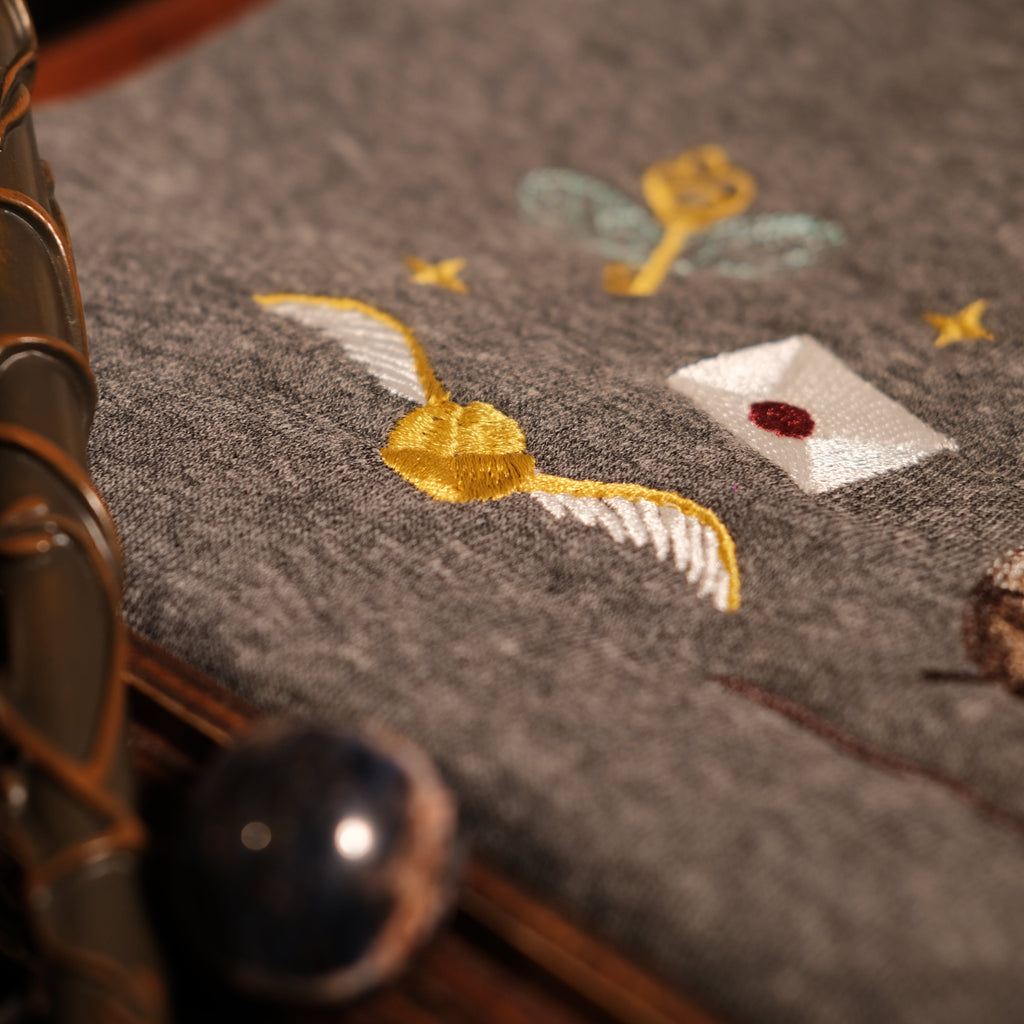 Magic Gift Set – Cauldron &amp; Hat 11 Piece (Gray Mouse Sweater, Wand, Large Pencil Bag, 2 Spell Books, Small Sly Bag