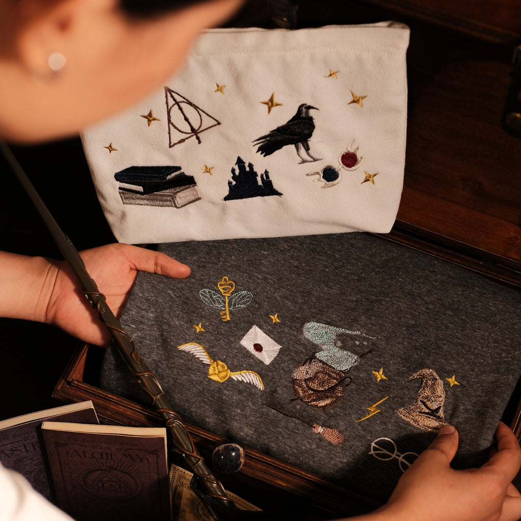 Magic Gift Set – Cauldron &amp; Hat 5 Pieces (Gray Sweater, Wand, Large Pencil Bag)