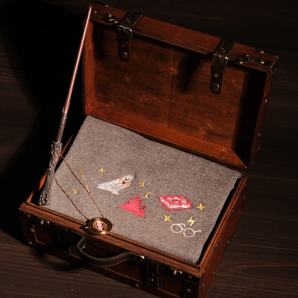 Magic Gift Set – Owl & MonsterBook 3-piece sweater (Gray Sweater + Wand)