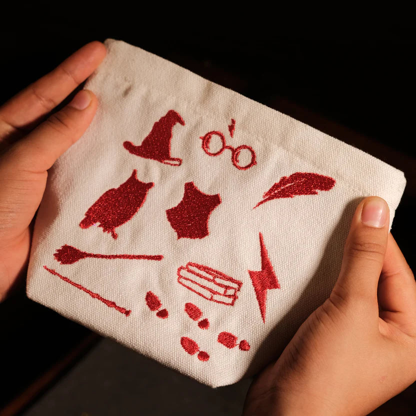 Magic Gift Set – Lion House Sweater 4 pieces (Gray Mouse Sweater + Pencil Bag + Magic Secret)