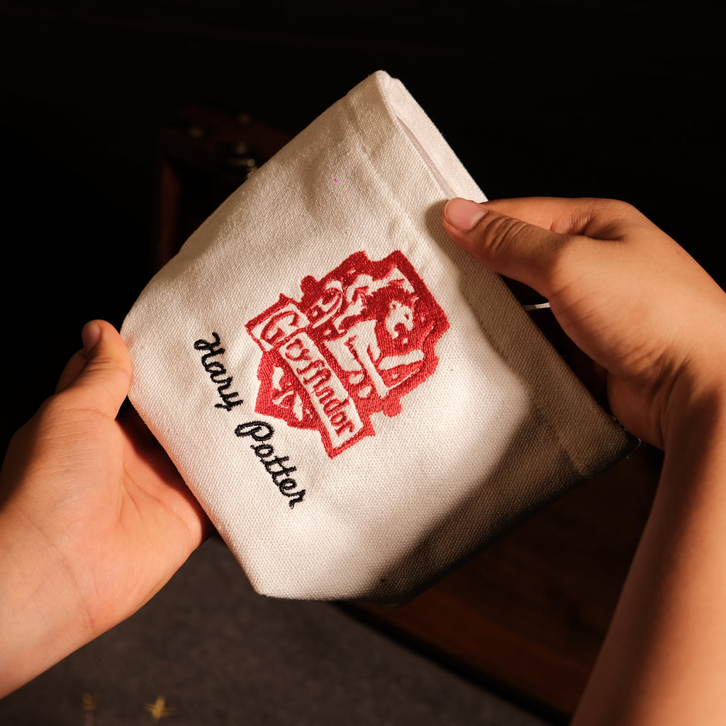 Magic Gift Set – Lion House Sweater 4 pieces (Gray Mouse Sweater + Pencil Bag + Magic Secret)