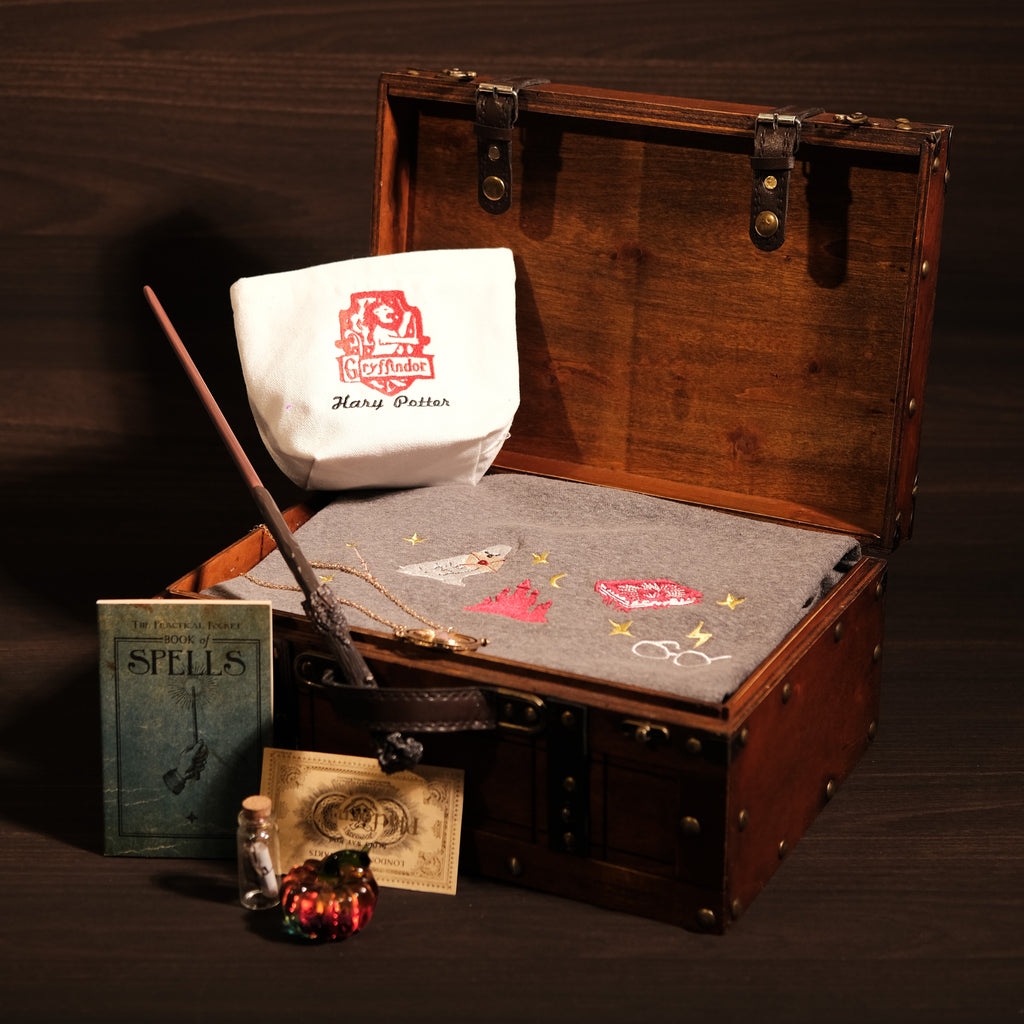 Magic Gift Set – Sweater Owl & MonsterBook 8 pieces (Gray Sweater + Wand + Glass Pumpkin + Magic Book + Mini Bag)