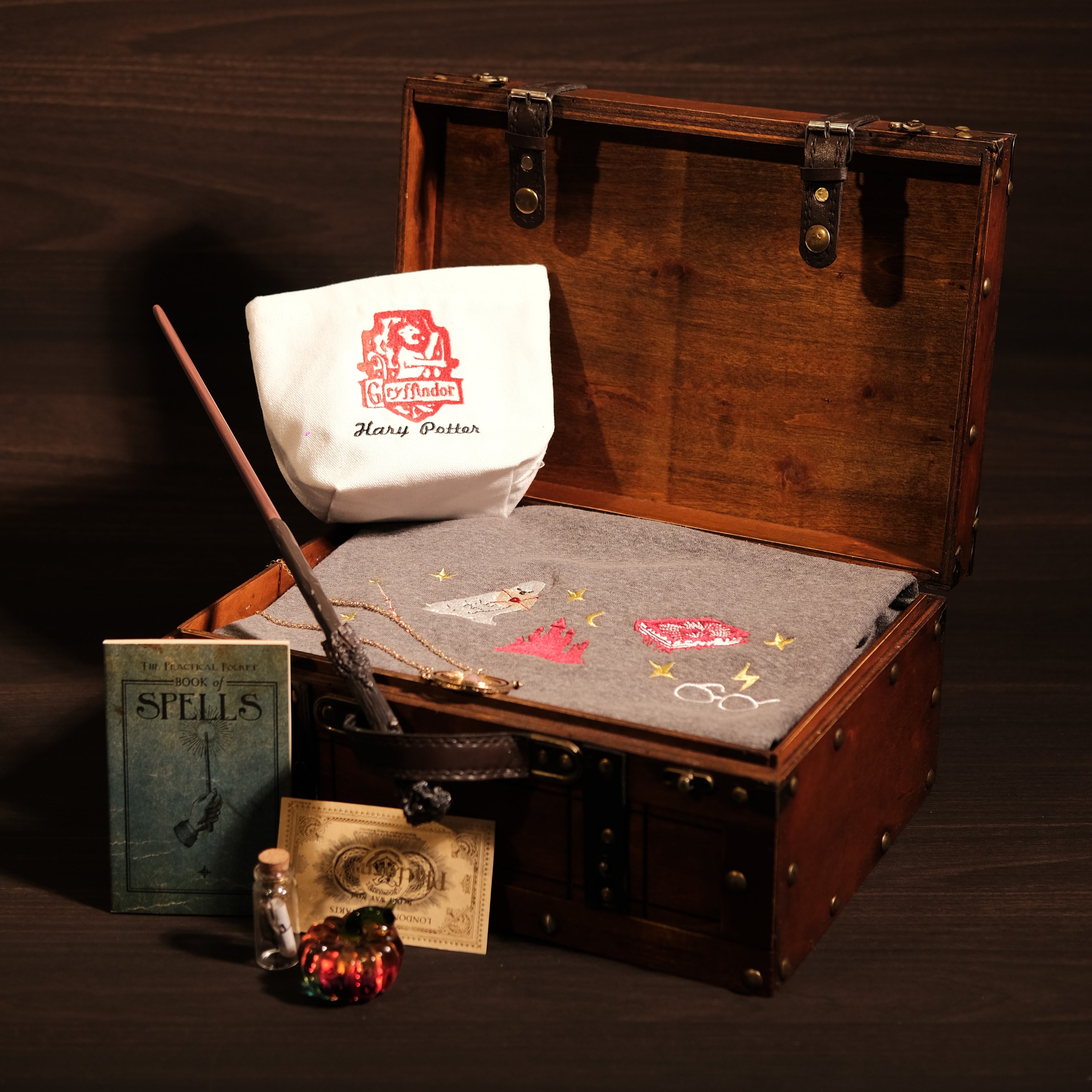 Magic Gift Set – Sweater Owl & MonsterBook 8 pieces (Gray Sweater + Wand + Glass Pumpkin + Magic Book + Mini Bag)