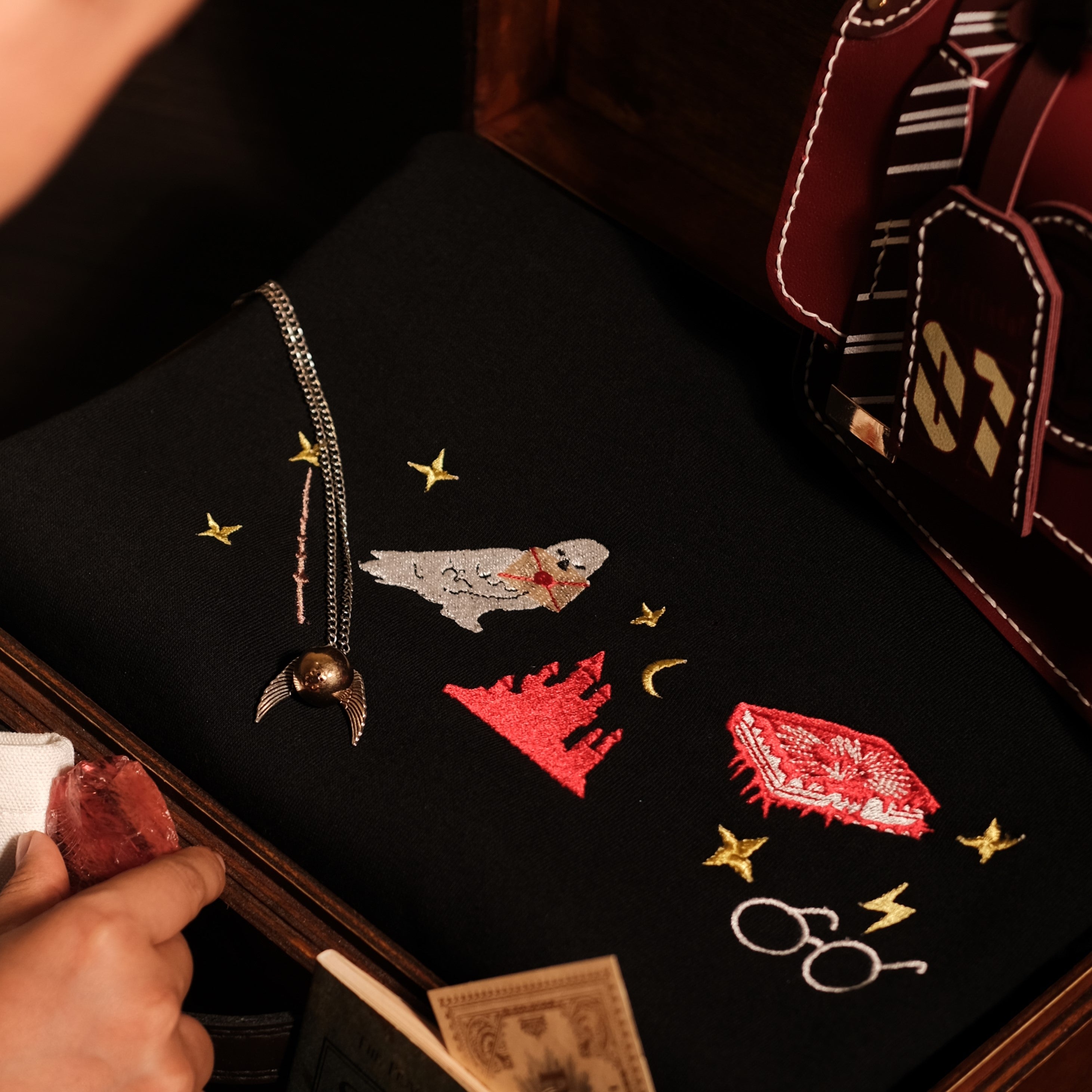 Magic Gift Set – Sweater Owl &amp; MonsterBook 10 pieces (Black Sweater + Wand + Glass Pumpkin + Magic Book + Mini Bag)