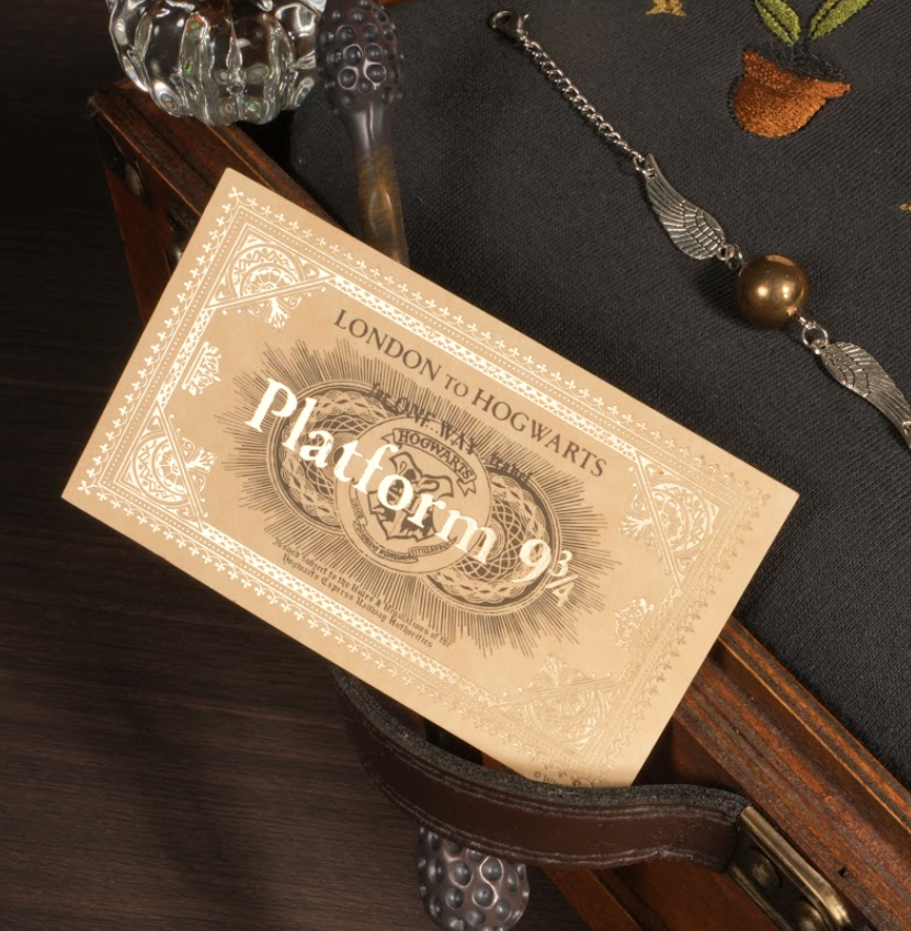 Magic Gift Set – 6-Piece Mezzanine (Black Shirt + Wand + Glass Pumpkin + Mini Bag)