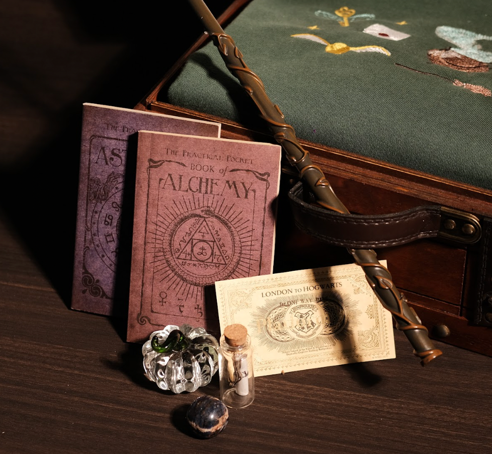 Magic Gift Set – Cauldron &amp; Hat 8 Piece (Teal Blue sweater, Wand, Large Pencil Bag, 2 Spell Books)