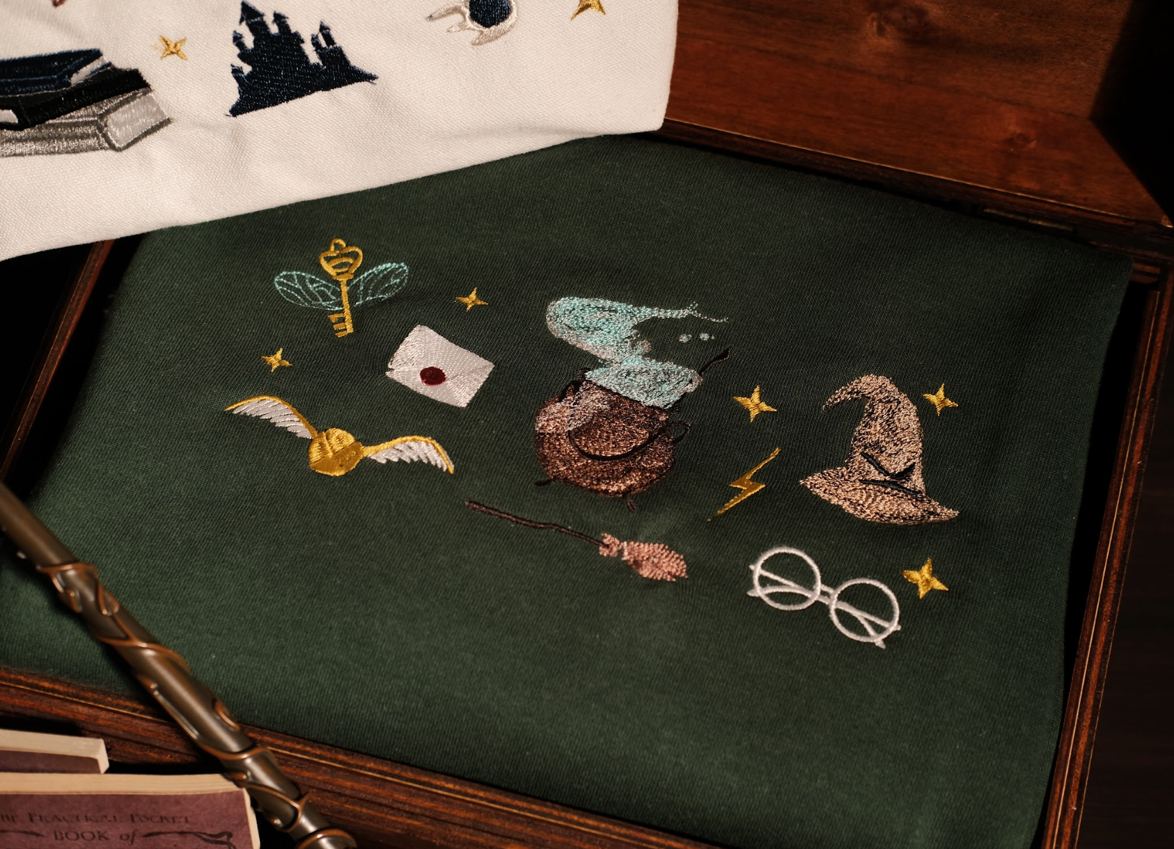 Magic Gift Set – Cauldron &amp; Hat 8 Piece (Teal Blue sweater, Wand, Large Pencil Bag, 2 Spell Books)