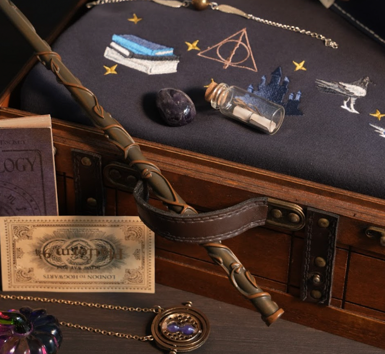 Magic Gift Set – Eagle House 10 Pieces (Navy Hoodie, Wand, Glass Pumpkin, Mini Bag, Spell Book, Handbag)