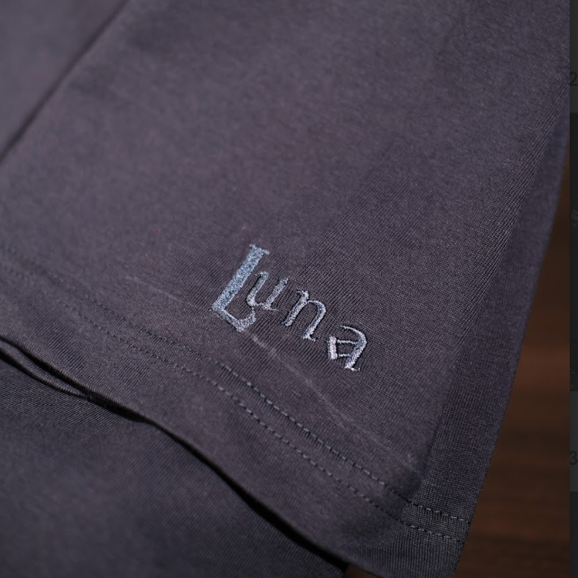 Áo cộc phù xuỷ, tặng hình thêu cá nhân trên tay áo