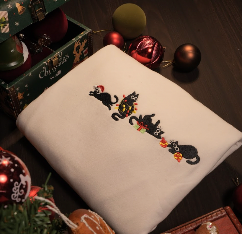 Áo Meowwy Christmas – Phiên bản Mèo Đen Giáng Sinh, tặng hình thêu cá nhân trên tay áo 🎄