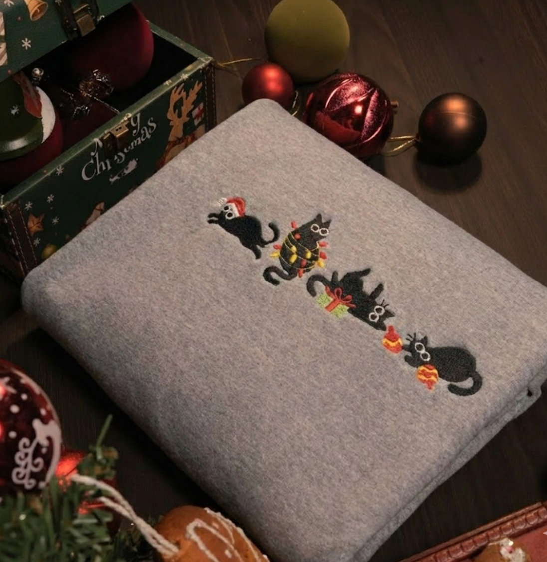 Áo Meowwy Christmas – Phiên bản Mèo Đen Giáng Sinh, tặng hình thêu cá nhân trên tay áo 🎄